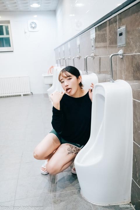  SonSon (손손) - Public Toilet - part 01